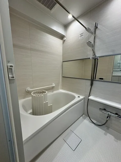 View Heights In Front Of Itabashi Ward Office - Interior - ["Plumbing fixture", "Flooring", "Floor"]