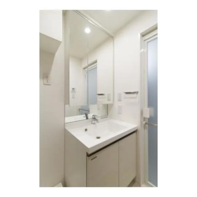 Long Island Ebisu - Interior - Powder Room