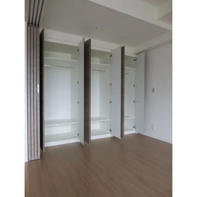 Metro Stage Ueno - Interior - ["Property", "Room", "Laminate flooring"]