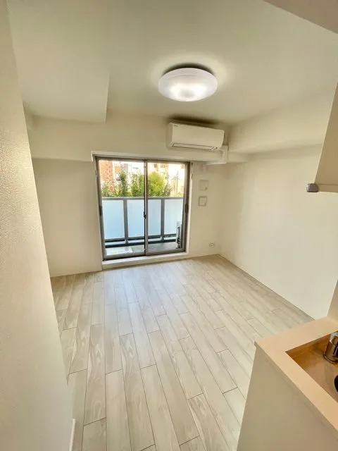 Residia Koenji - Interior - ["Flooring", "Floor", "Ceiling"]