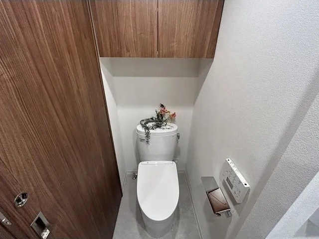 Azure Terrace Toyocho - Interior - ["Toilet seat", "Toilet", "Plumbing fixture"]