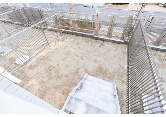 BPR Residence Nerima Fujimidai - Interior - ["Composite material", "Fence", "Metal"]