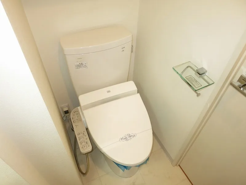 Arden Kiyosumi Shirakawa - Interior - ["Plumbing fixture", "Toilet seat", "Bathroom"]
