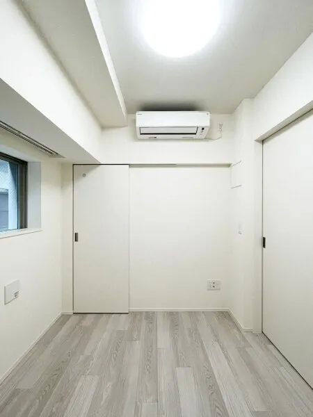 Brillia Ist Asakusa - Interior - ["Ceiling", "Flooring", "Floor"]