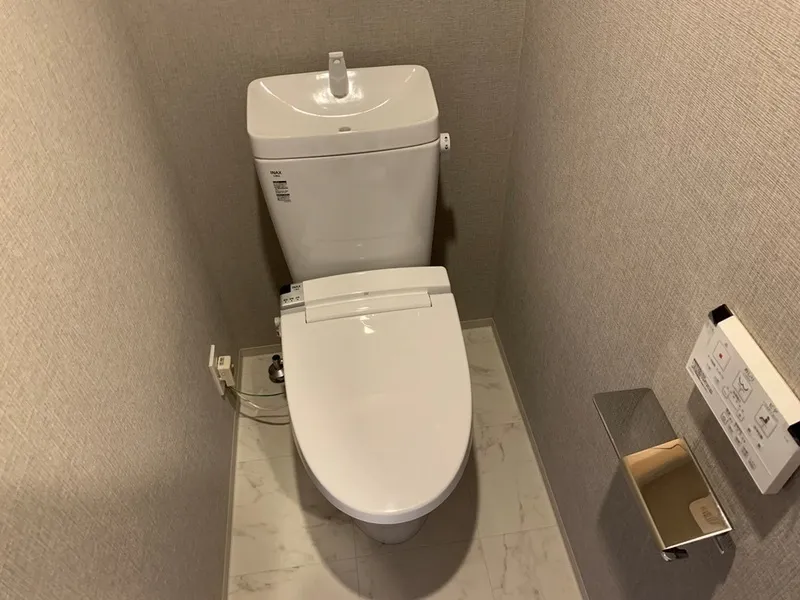 Doue Ryogoku III - Interior - ["Toilet seat", "Toilet", "Plumbing fixture"]