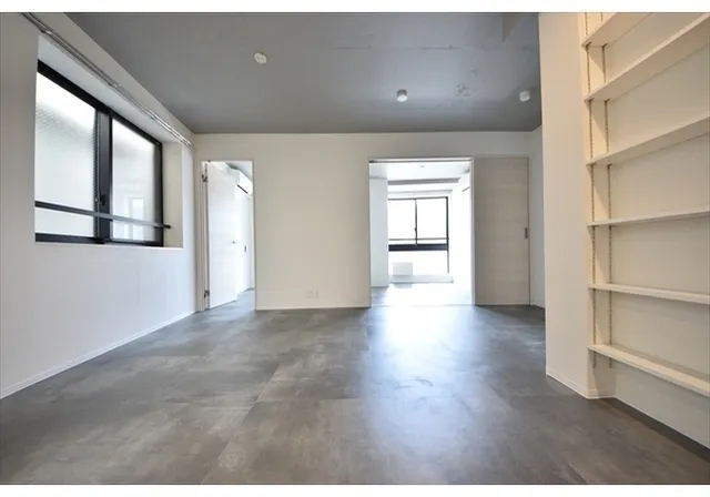 Across Avenue Minami-Nagasaki - Interior - ["Flooring", "Floor", "Ceiling"]