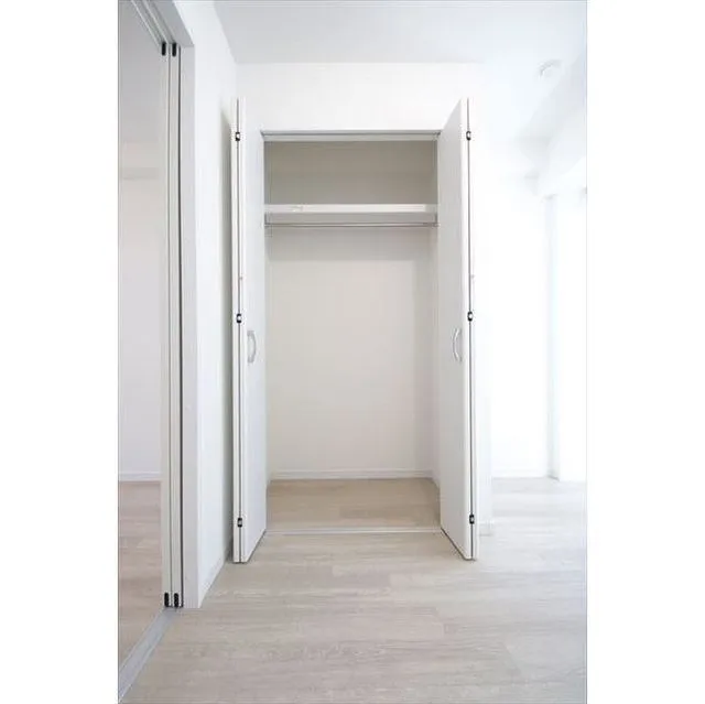 White Tooth Terrace - Interior - ["Building", "Fixture", "Door"]