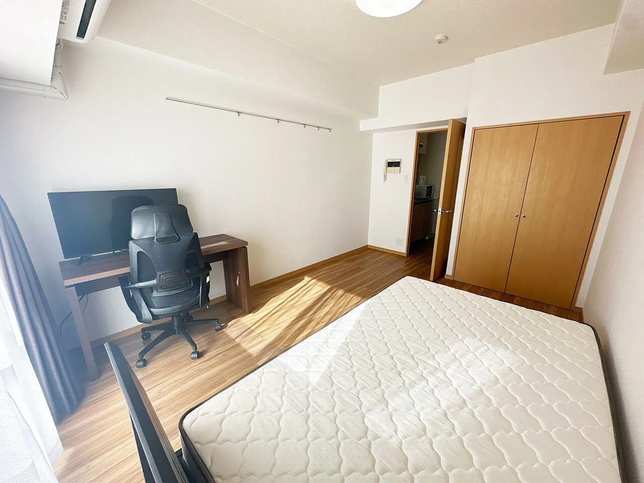 Mynavi STAY Miraie Kanda Riverside - Interior - ["Flooring", "Furniture", "Wood"]