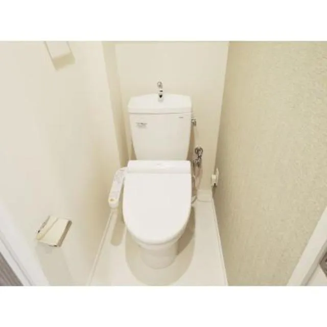 Park Axis Kiba - Interior - ["Toilet seat", "Plumbing fixture", "Toilet"]