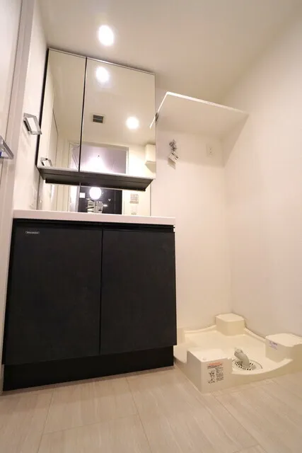 La Tierra Shinagawa Nishioi - Interior - ["Cabinetry", "Property", "Building"]