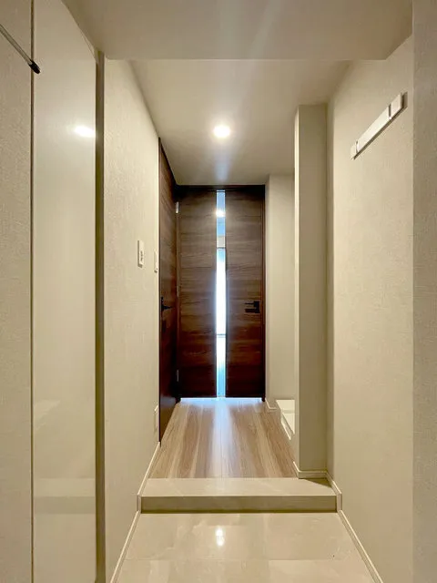 Lefon Progres Monzen Nakamachi Marks - Interior - ["Building", "Fixture", "Door"]