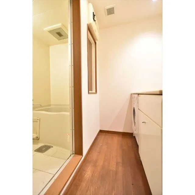 Plateau Jingumae - Interior - ["Furniture", "Property", "Building"]