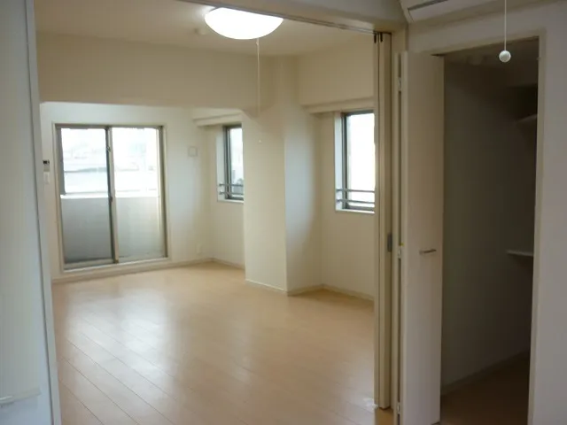 Residia Sakura Josui - Interior - ["Window", "Fixture", "Building"]