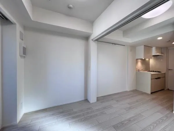 Brillia Ist Oimachi - Interior - ["Flooring", "Floor", "Ceiling"]