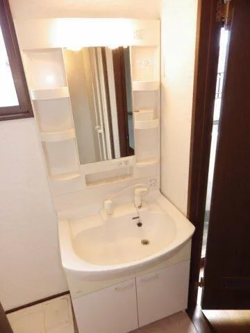 Pine Crest Fujimidai - Interior - ["Bathroom Sink", "Plumbing fixture", "Sink"]