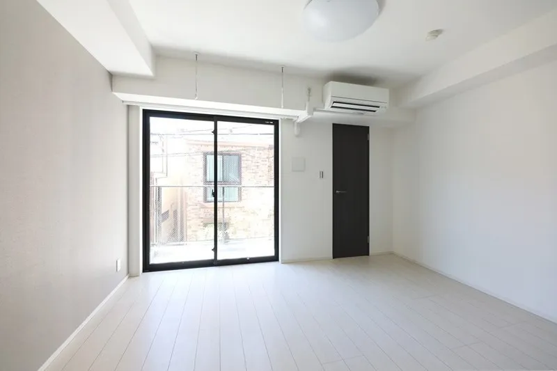 Live Casa Monzen-Nakacho - Interior - ["Floor", "Concrete", "Tile Flooring"]