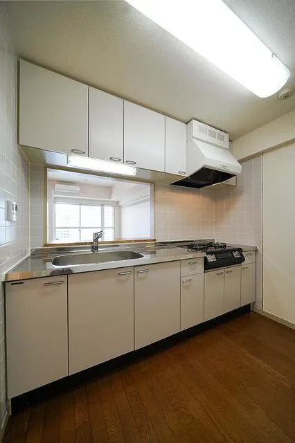 Cerulean Holmes Kachidoki - Interior - ["Countertop", "Cabinetry", "Tap"]