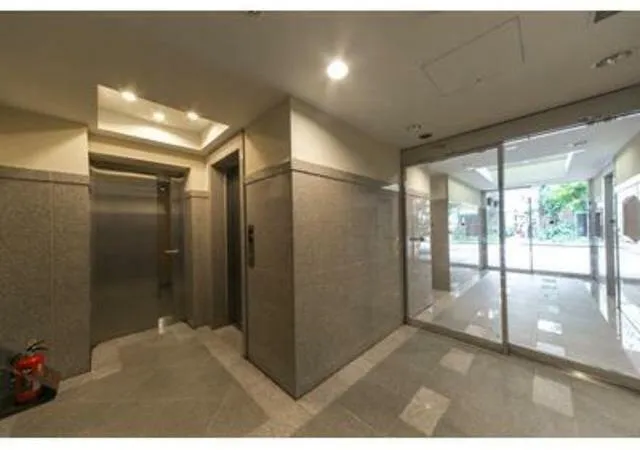 Patris 26 - Exterior - Lobby