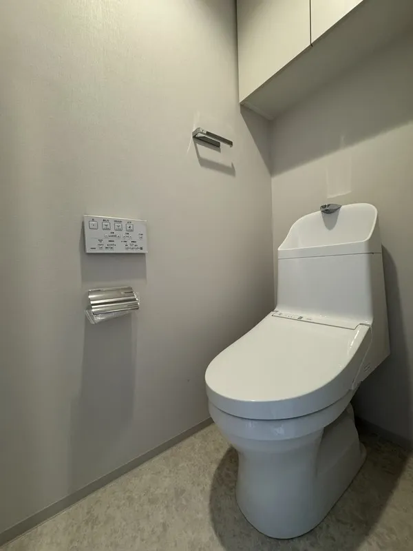 Lumiec Kinshicho - Interior - ["Toilet seat", "Toilet", "Flooring"]