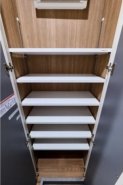 Comfortia Liv Bunkyo Sendagi - Interior - ["Wood", "Cupboard", "Shelving"]