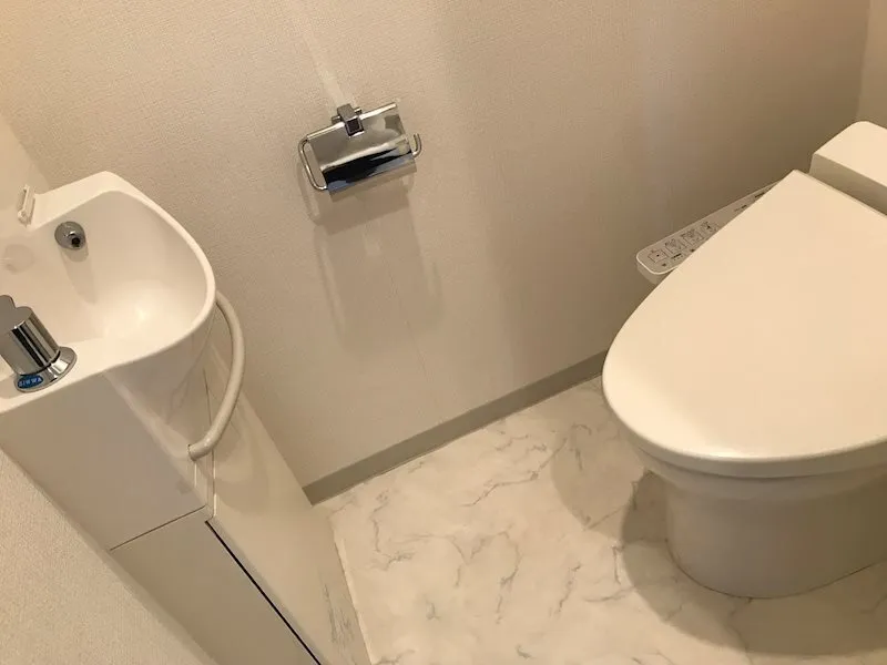 Residia Nakaochiai - Interior - ["Toilet seat", "Plumbing fixture", "Toilet"]