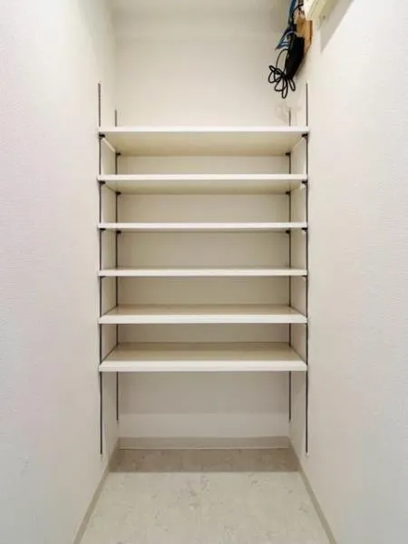 Brillia Ist Sangenjaya Blossom Terrace - Interior - ["Shelf", "Wood", "Building"]