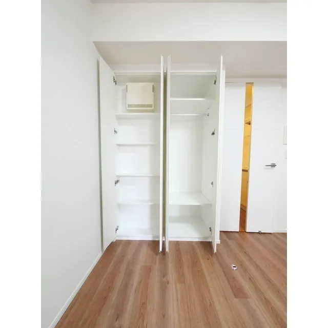 Comforia Shibuya West - Interior - ["Building", "Door", "Fixture"]