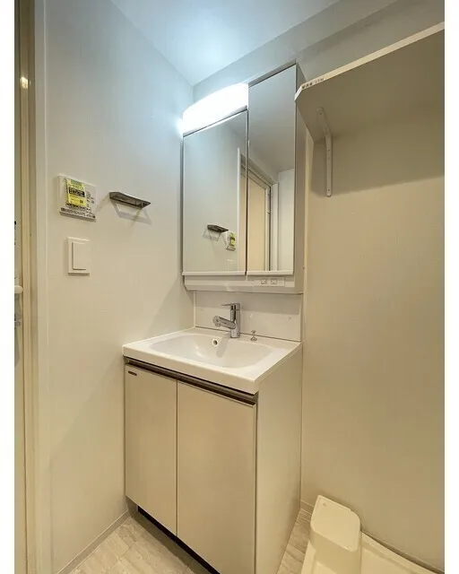 Comforia Liv Minamisunamachi East - Interior - ["Plumbing fixture", "Flooring", "Floor"]