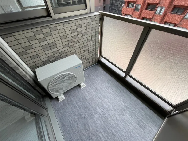 Residia Iriya - Interior - ["Flooring", "Tile", "Silver"]