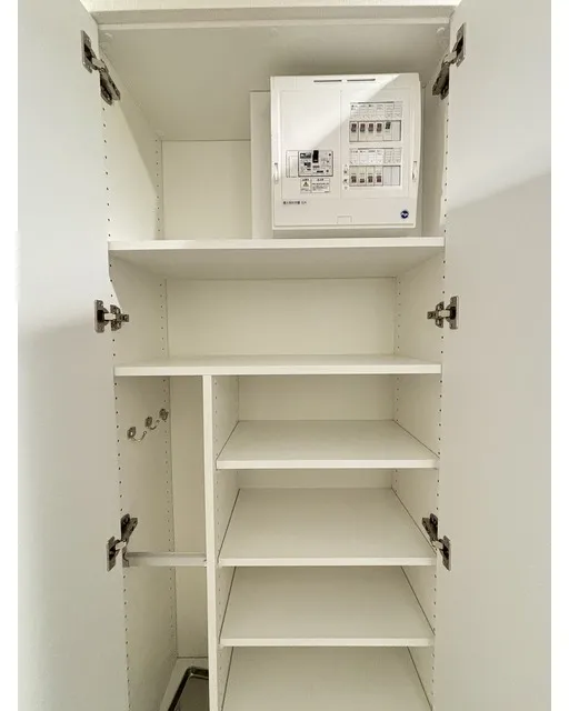 Comforia Liv Osaki - Interior - ["Cupboard", "Cabinetry", "Locker"]