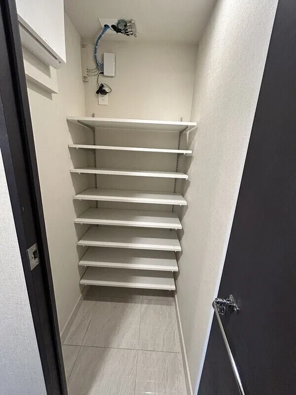 Blanchiesta Kiba - Interior - ["Design", "Hardwood", "Shelving"]