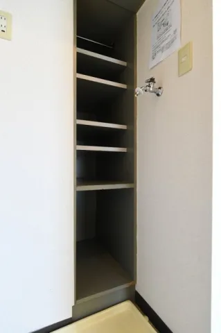 Higashi-Koenji Amflat - Interior - ["Wood", "Shelving", "Flooring"]