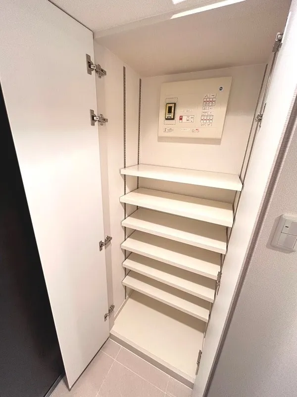 BLESS Kamiikebukuro - Interior - ["Wood", "Stairs", "Flooring"]