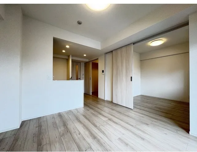 Due Oku - Interior - ["Flooring", "Wood", "Floor"]