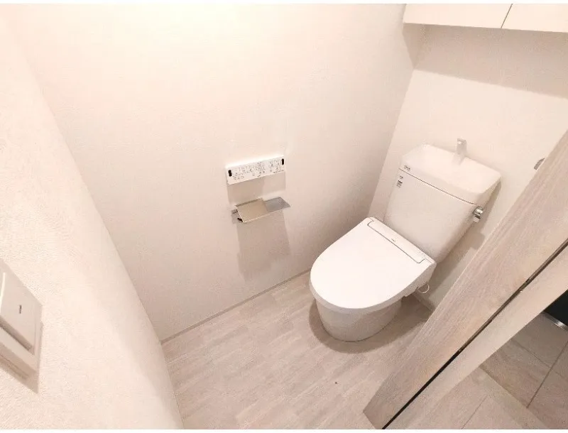 Season Flats Oshiage Terrace - Interior - ["Toilet seat", "Toilet", "Flooring"]