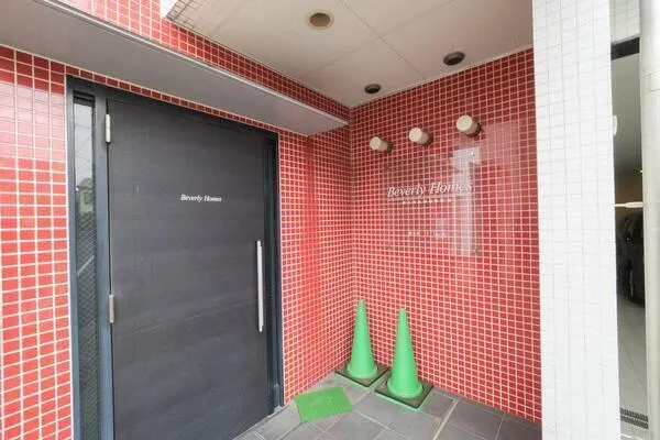 Beverly Holmes Nakanobu II - Exterior - ["Red", "Composite material", "Door"]