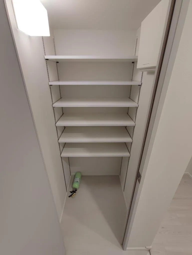 Cross Residence Takadanobaba - Interior - ["Shelving", "Shelf", "Floor"]