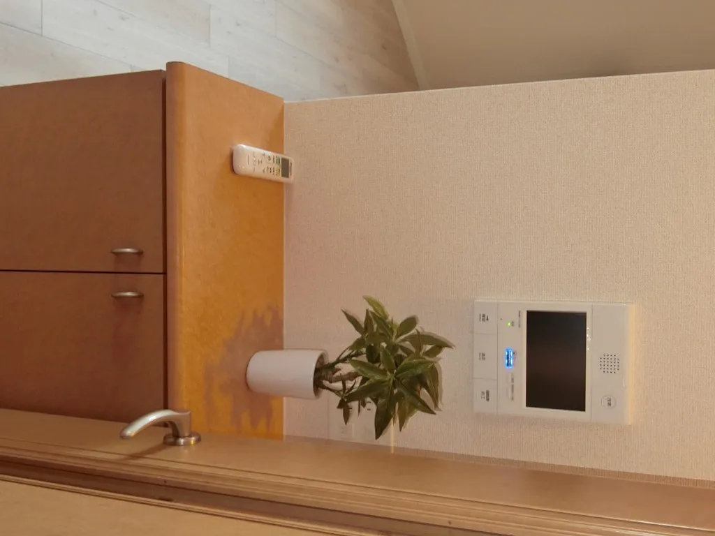 Doue Hatagaya - Interior - ["Plant", "Wood", "Cabinetry"]