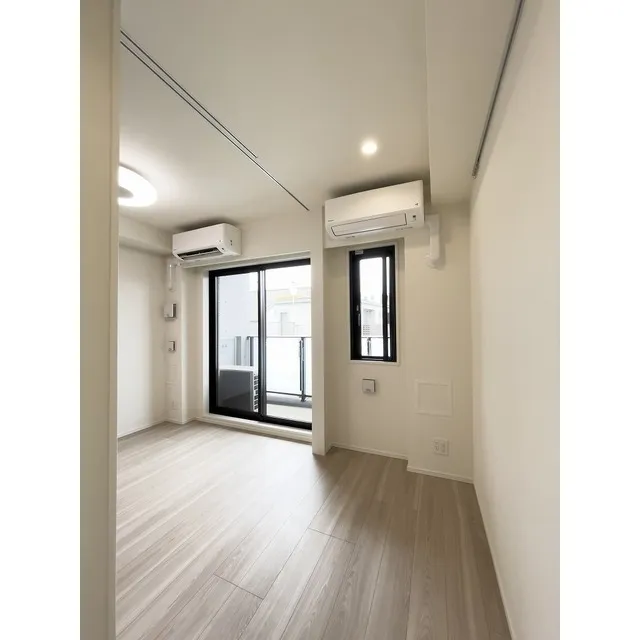 Comforia Kitazawa - Interior - ["Building", "Window", "Fixture"]