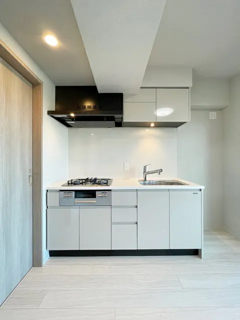 ORSUS Akabane East - Interior - ["Countertop", "Cabinetry", "Building"]