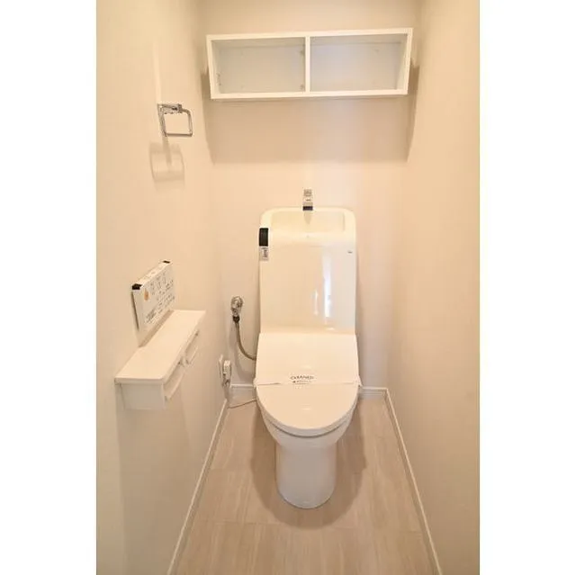 Shibuya Property Tower - Interior - ["Toilet seat", "Toilet", "Bathroom"]