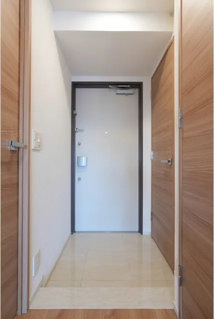 La Tierra Otorii - Interior - ["Wall", "Wood", "Flooring"]