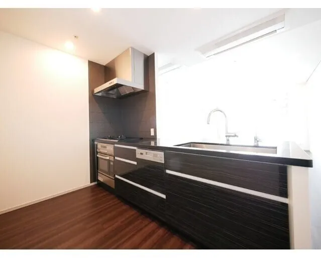 Comforia Shinjuku East Side Tower - Interior - ["Flooring", "Wood", "Floor"]