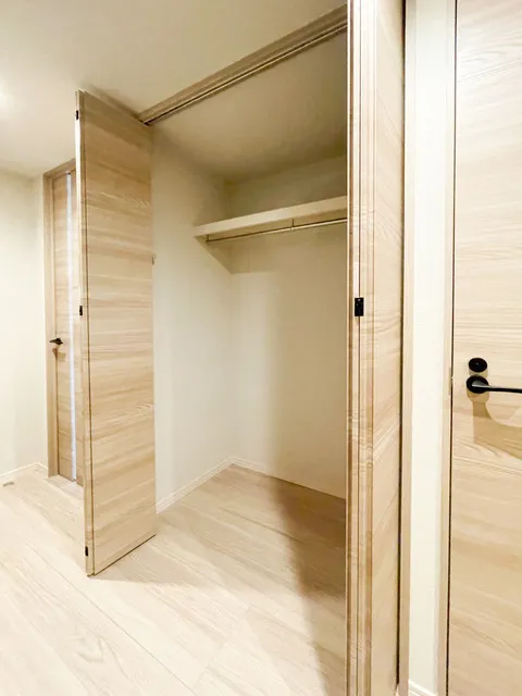 Preasvelta Minowa - Interior - ["Flooring", "Wood", "Floor"]