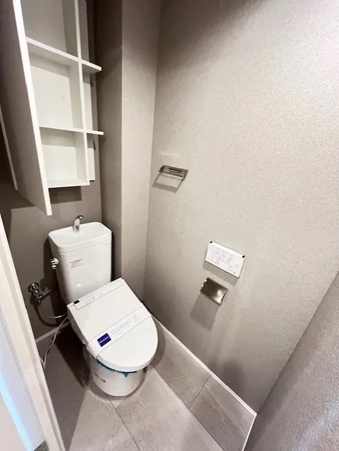 Residia Minamisenju - Interior - ["Toilet seat", "Toilet", "Plumbing fixture"]