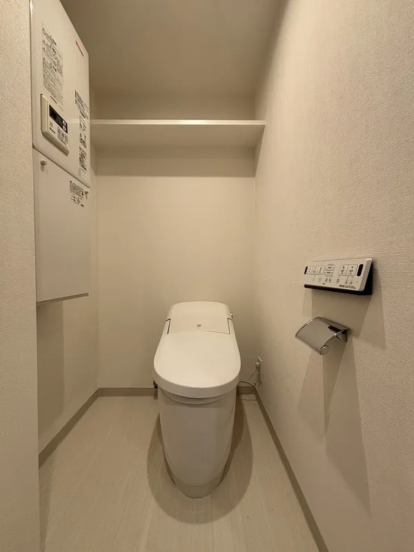 Pollast Yoyogi Hachiman - Interior - ["Flooring", "Floor", "Plumbing fixture"]