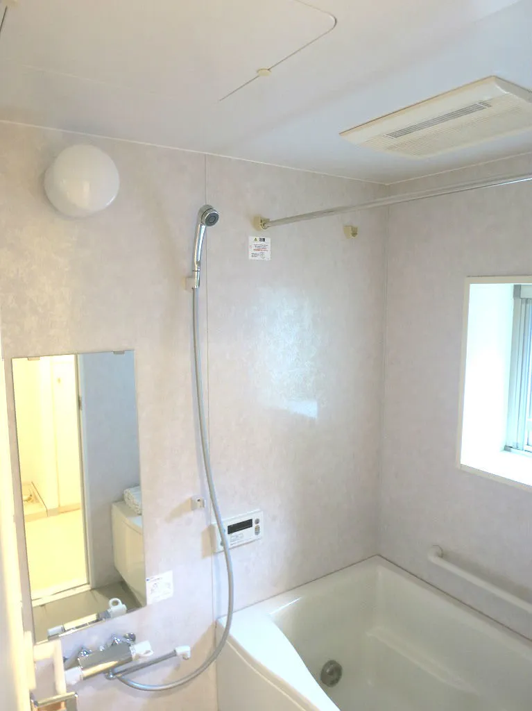 HF Ginza Residence EAST - Interior - ["Plumbing fixture", "Bathtub", "Tap"]