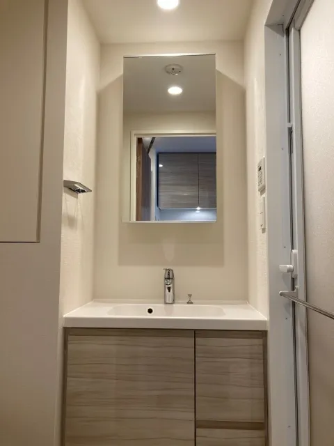 Park Axis Ikebukuro - Interior - ["Building", "Mirror", "Property"]
