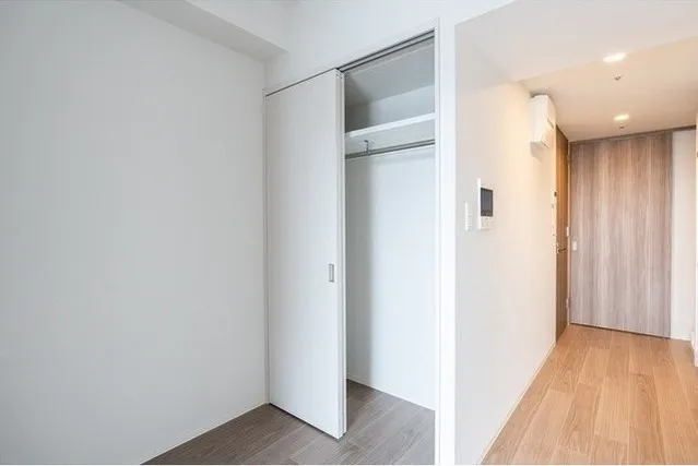 Comforia Liv Itabashi - Interior - ["Wood", "Flooring", "Floor"]