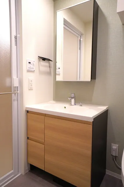 J.GRAN Court Shinagawa Nishioi WEST - Interior - ["Mirror", "Bathroom cabinet", "Cabinetry"]